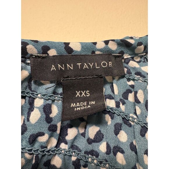 BUNDLE OF 2 - ANN TAYLOR Smocked Peplum Top, BANANA REPUBLIC FACTORY SilkyLuxe - Picture 14 of 15